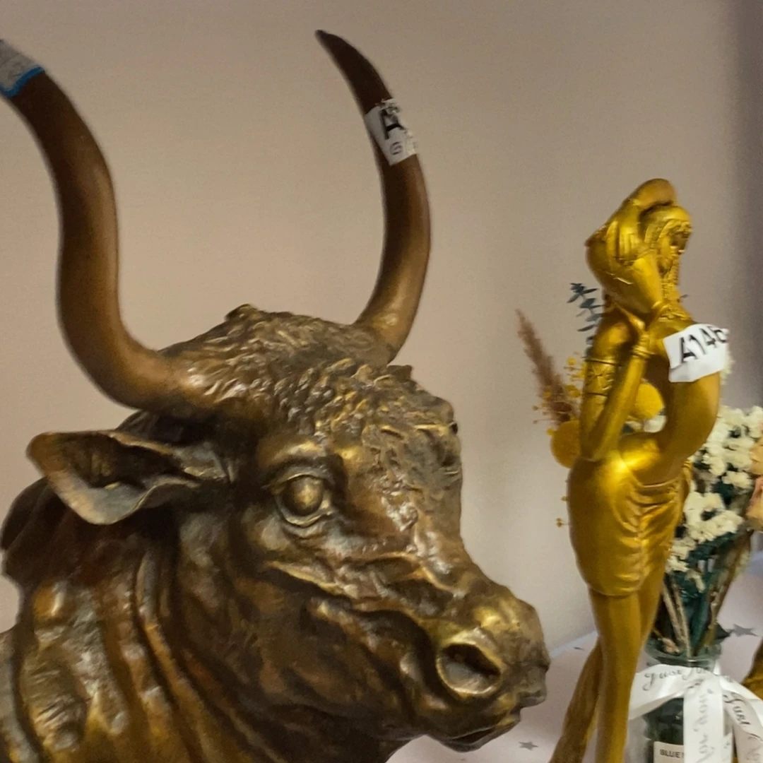 孟***哥黄铜材质，大牛头摆件
