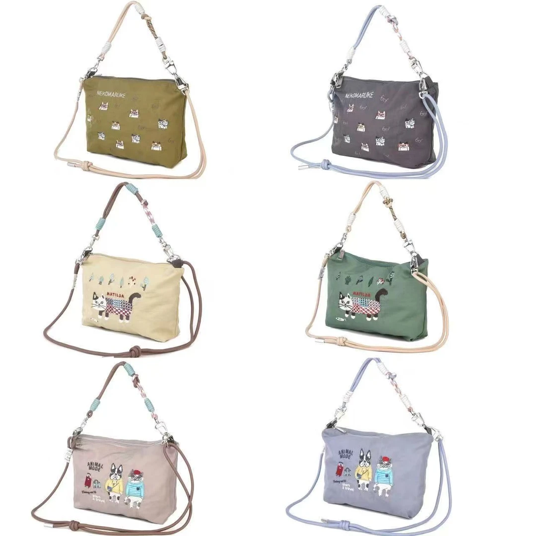 4.25<多用包>Kusuguru重工刺绣猫咪涤纶单肩包斜挎包22*16*7