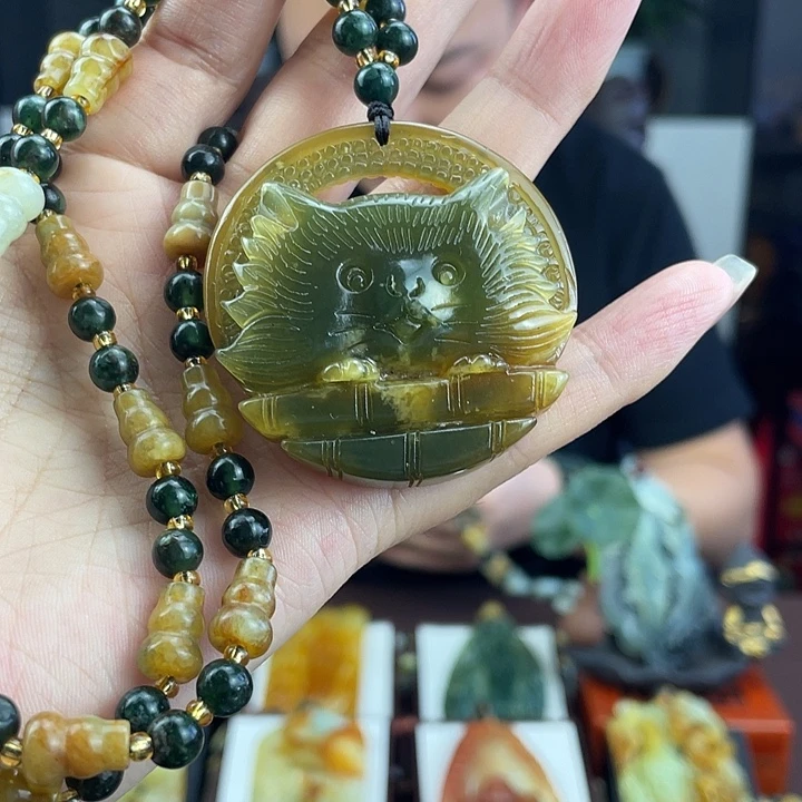 未镶嵌蛇纹石玉颈饰