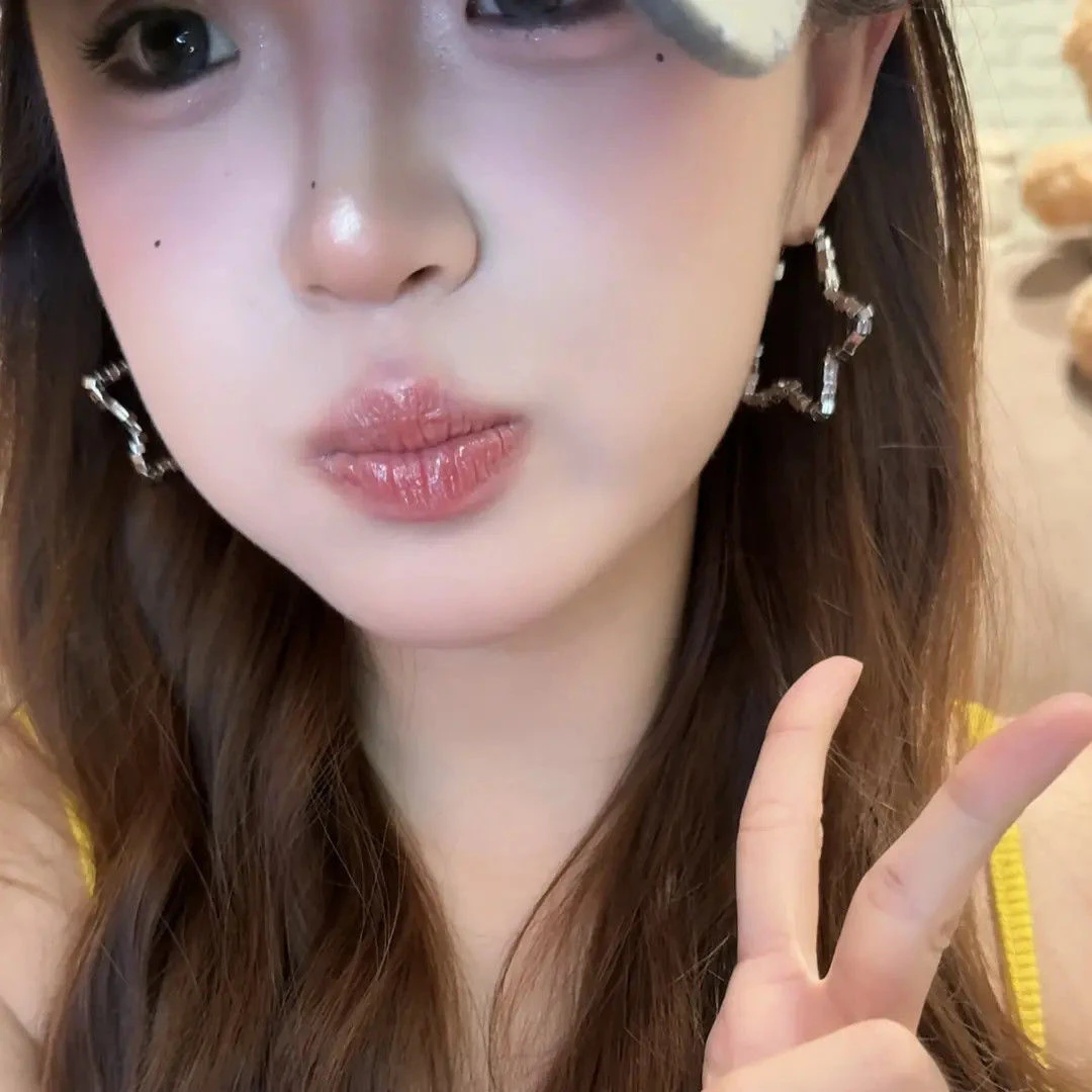 显脸小星星耳圈清冷感耳饰女个性小众独特耳钉女耳环2025新款爆款