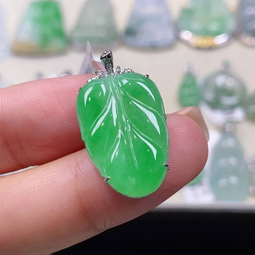 翡翠18K金镶嵌颈饰缅甸天然a货翡翠