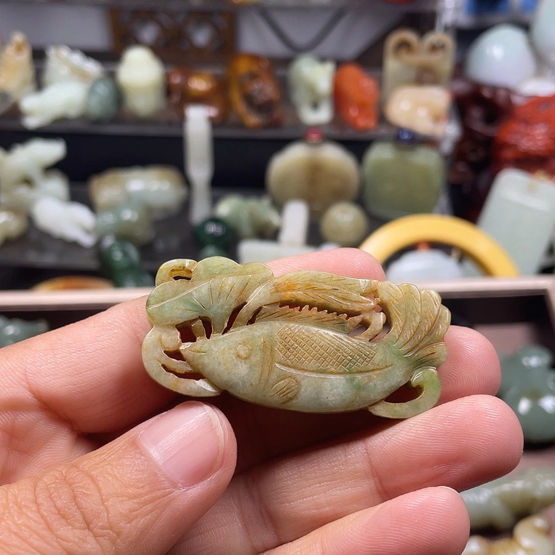 兴***姐和田玉（糖玉）未镶嵌颈饰