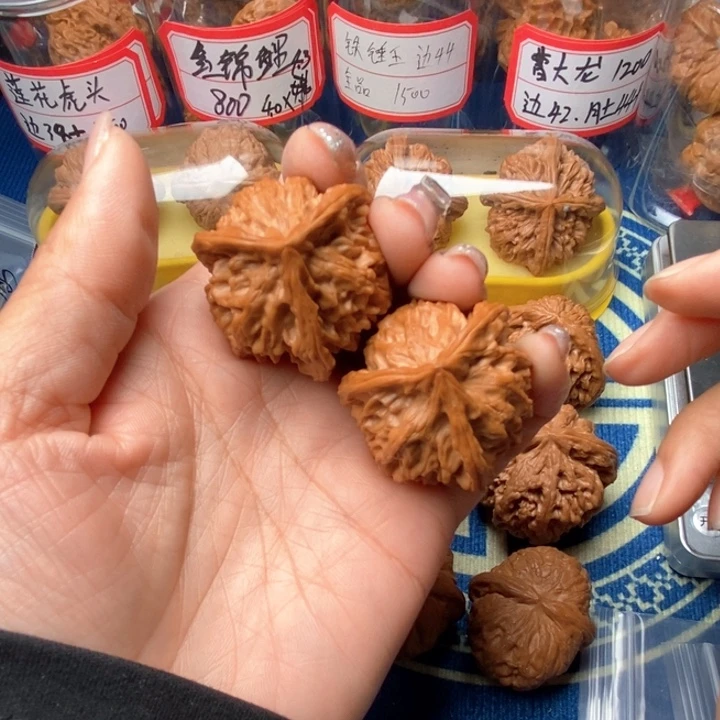 听***雨桃核吊坠三棱核桃
