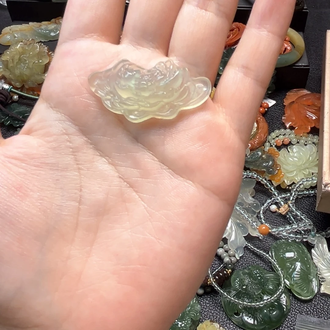 不***海合金蛇纹石玉颈饰花