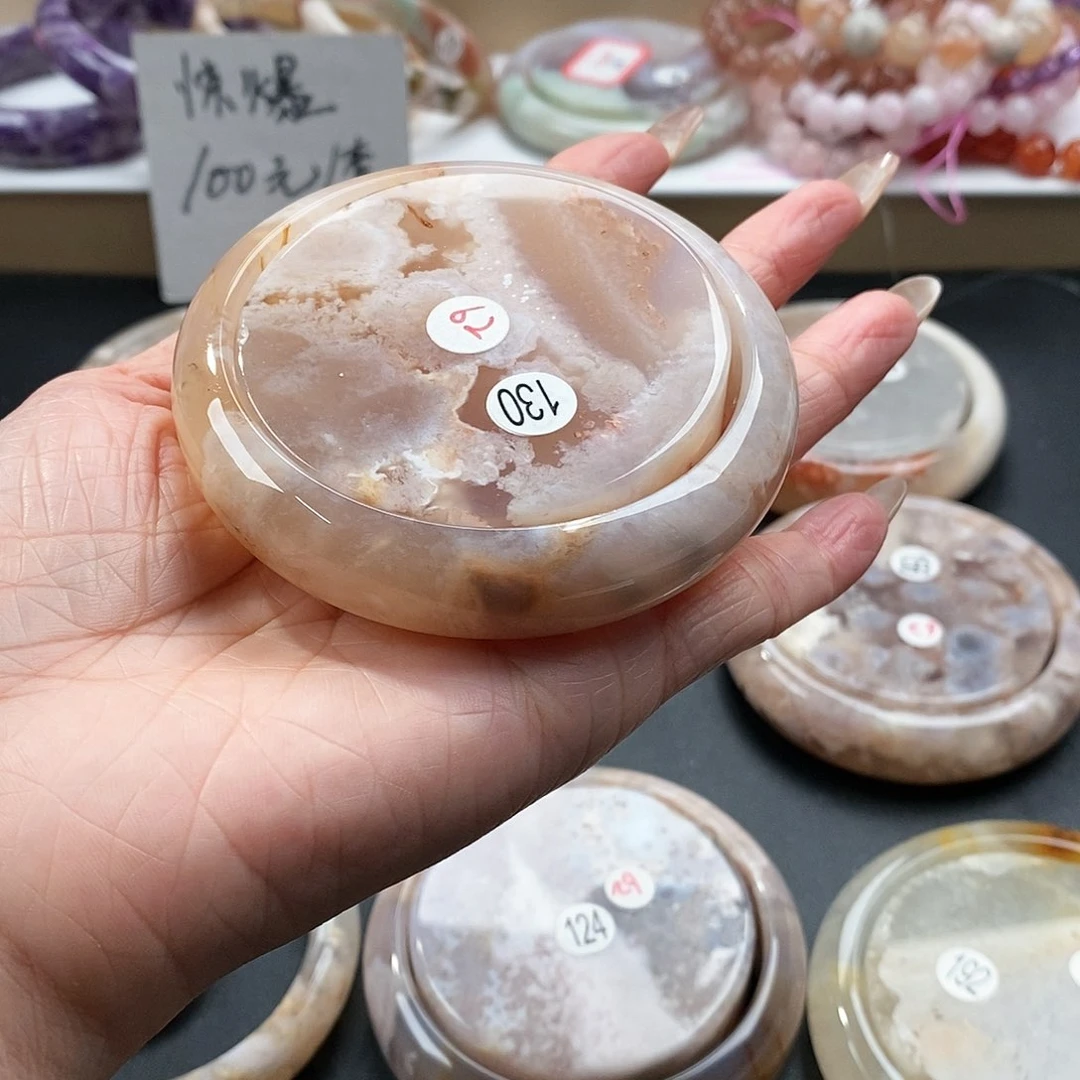 石英质玉手镯未镶嵌62圈，镯心赠送