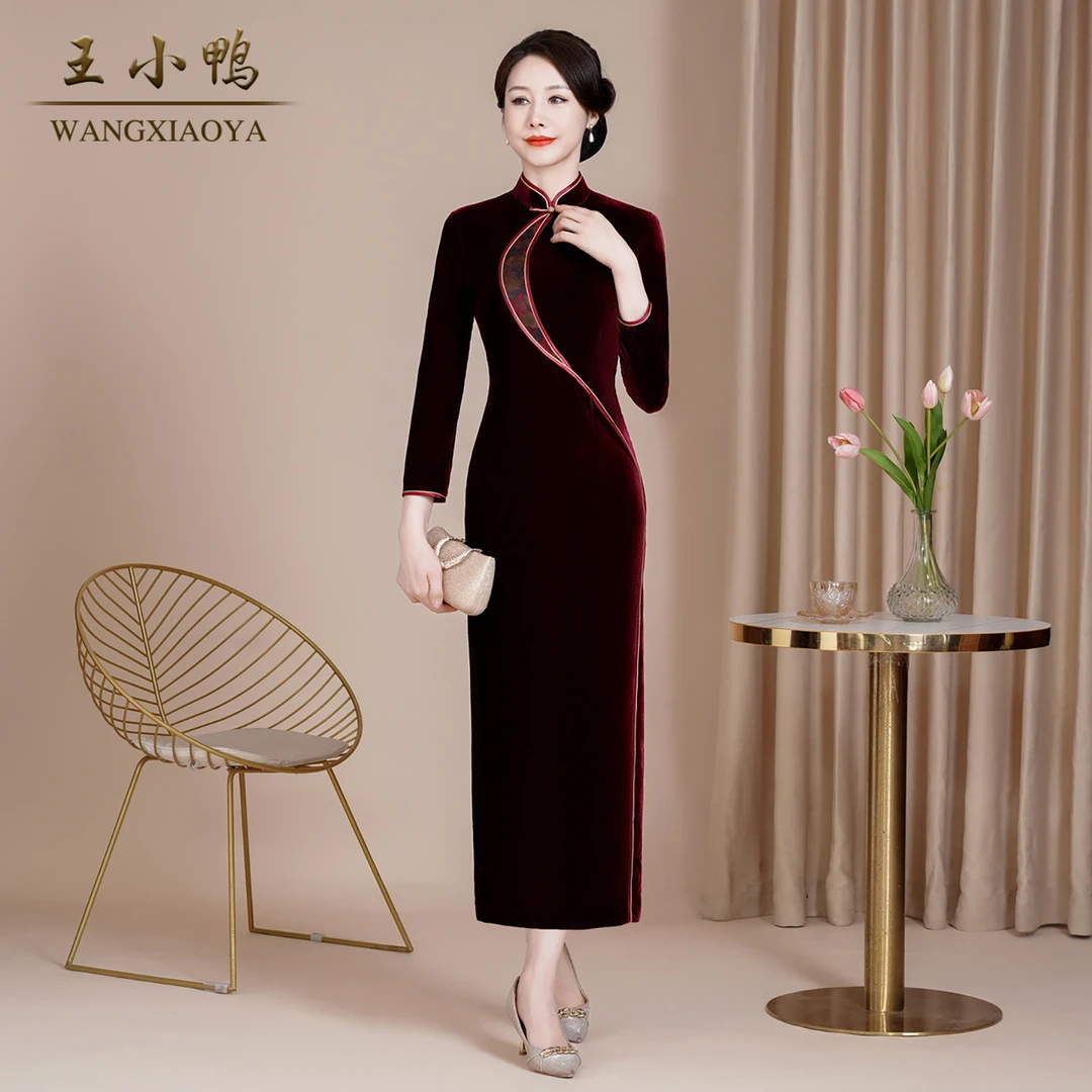 王小鸭2026春季新款修身改良丝绒旗袍女高级感喜妈妈婚宴礼服长款