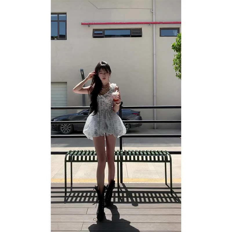 小众甜美韩系时尚气质设计感碎花连衣裙收腰显瘦修身绝美短裙子女