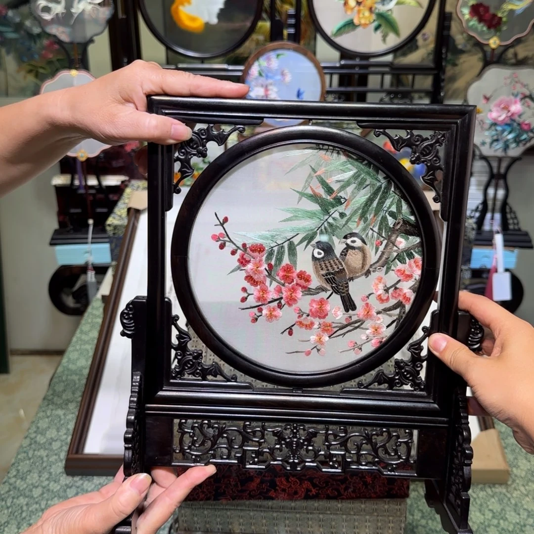 刺绣刺绣工艺精湛独特设计新颖时尚