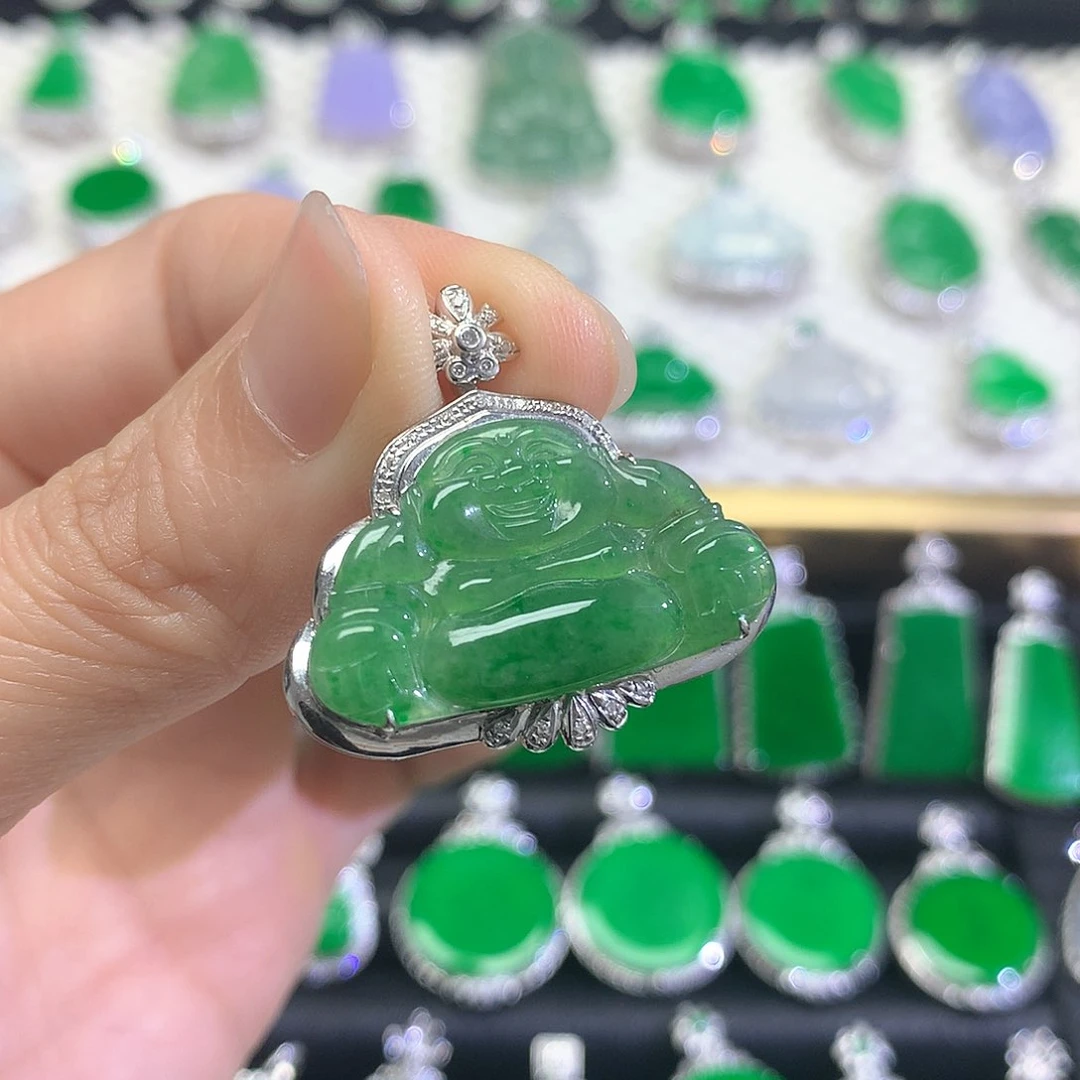 颈饰18K金镶嵌翡翠吊坠