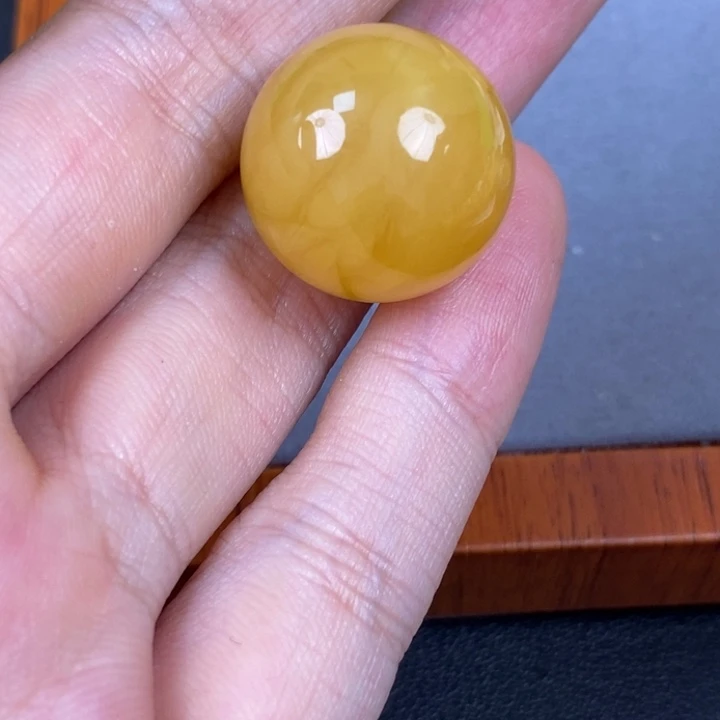 未镶嵌琥珀裸石微瑕167