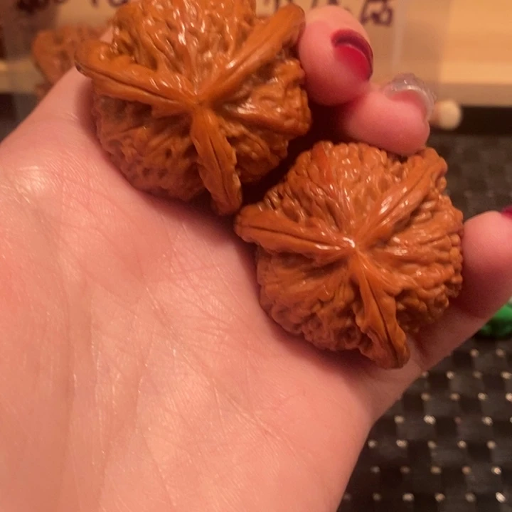 文玩核桃把件A****术核桃。白狮子。38.39