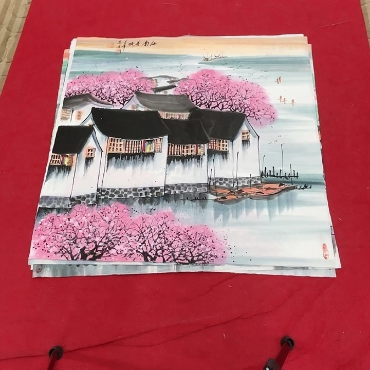 国画花鸟等图案为一体而成