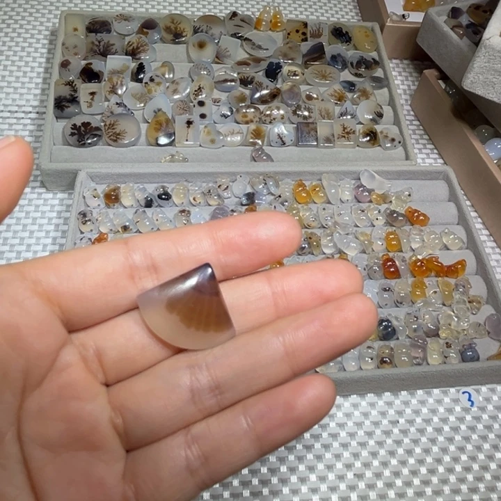 玛瑙/玉髓合金颈饰月****ɞ