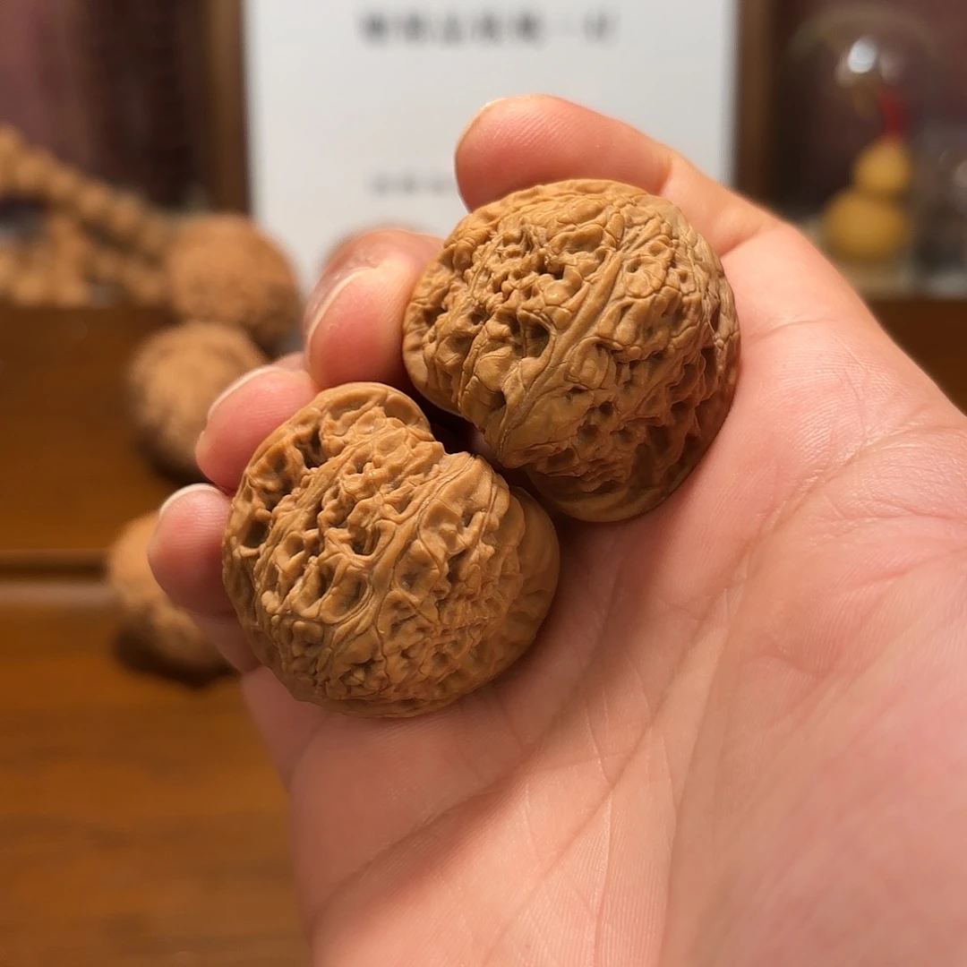 吊坠文玩核桃红宝石