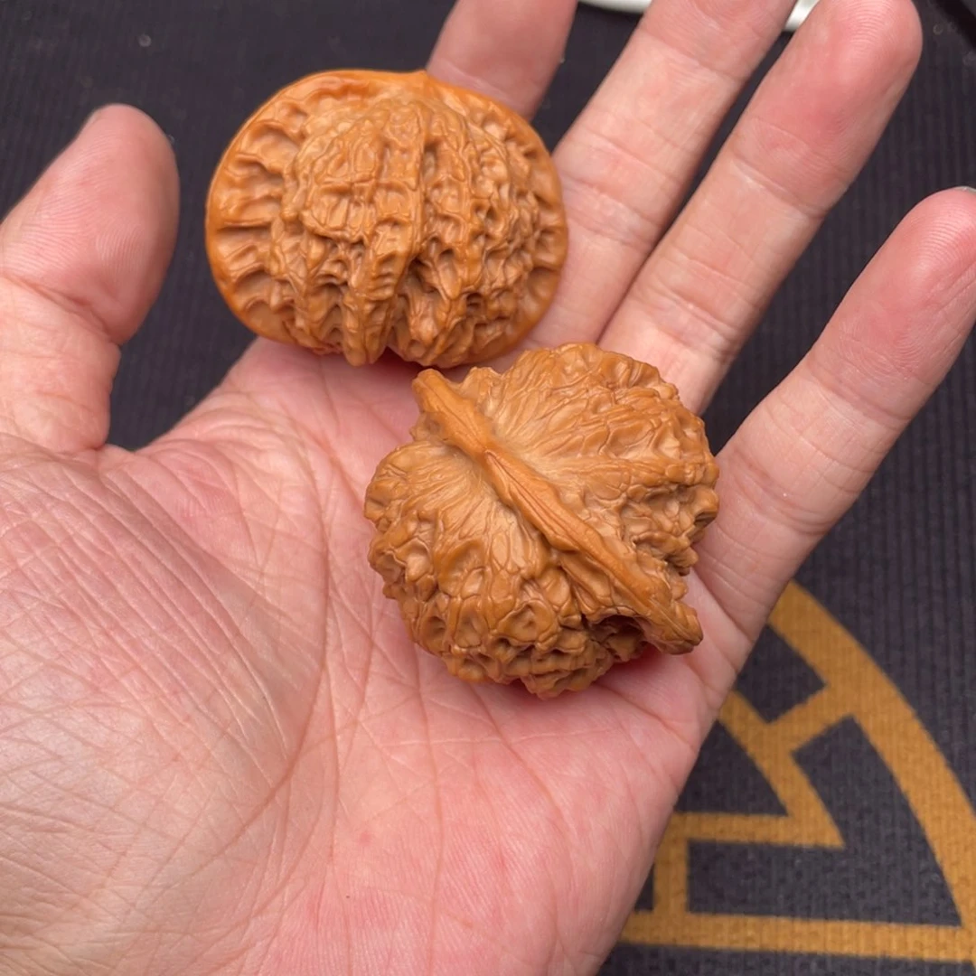 宇****文玩核桃吊坠血麒麟