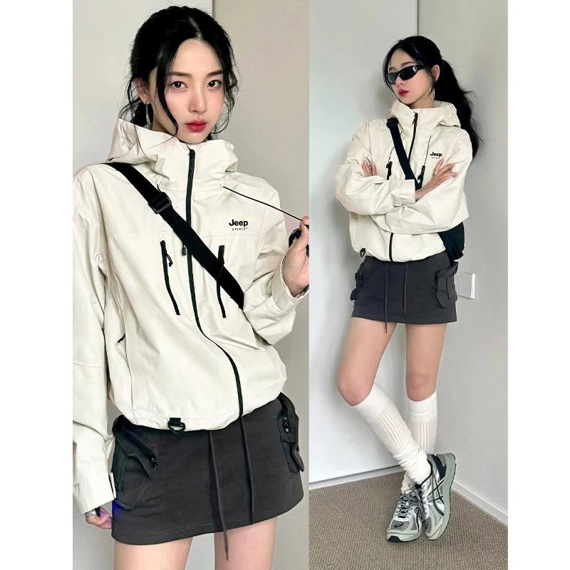 JEEPSPIRIT短款冲锋衣女新款春秋季户外超好看防风白色女款外套