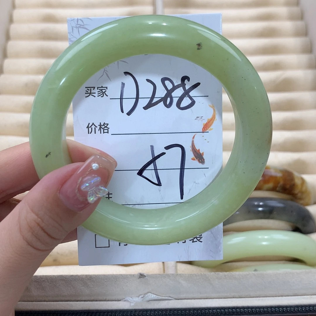 【闪购商品】未镶嵌蛇纹石玉手镯