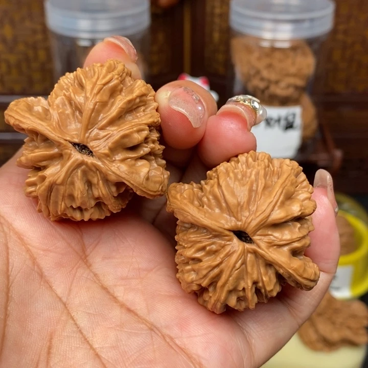 文玩核桃吊坠刘*法43全品虎头