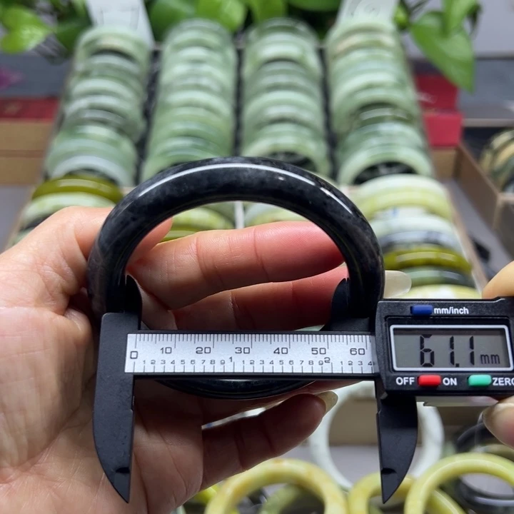 蛇纹石玉未镶嵌手镯63