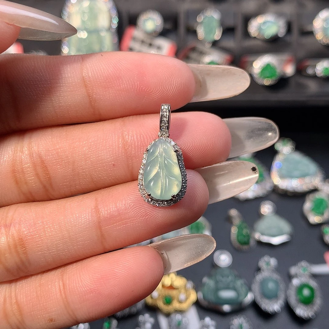 翡翠未镶嵌颈饰叶子