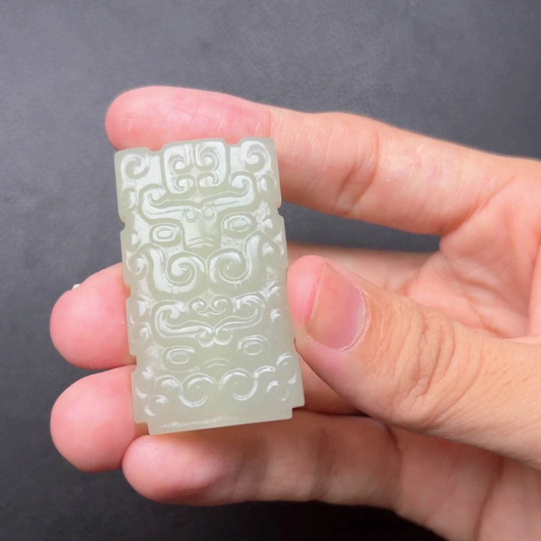 冯***吉和田玉未镶嵌颈饰