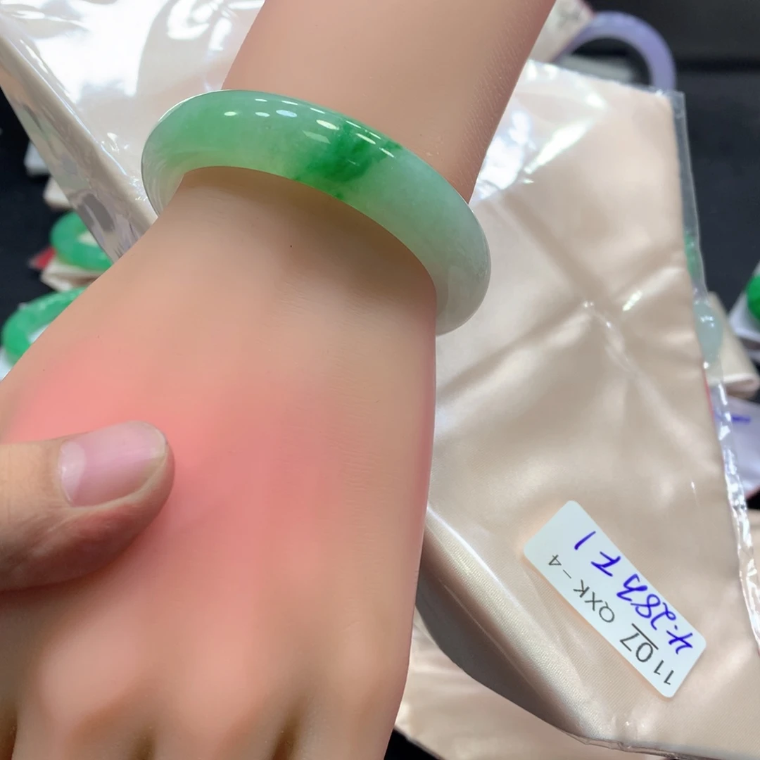 翡翠未镶嵌手镯翡翠