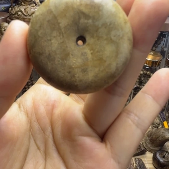 沉香碎屑沉香柬埔寨菩萨平安扣 6.8 克