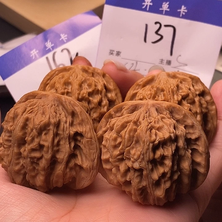 奔***林桃核吊坠四座楼46有修48.8苹果园44有修48.8s