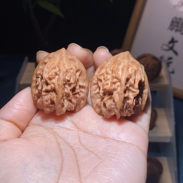 文玩核桃吊坠龙骨