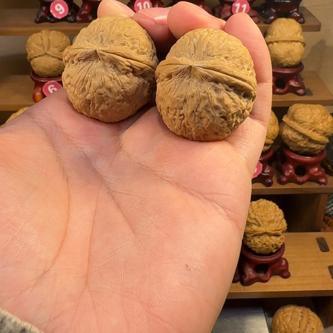 春***雨铁核桃把件至尊元宝