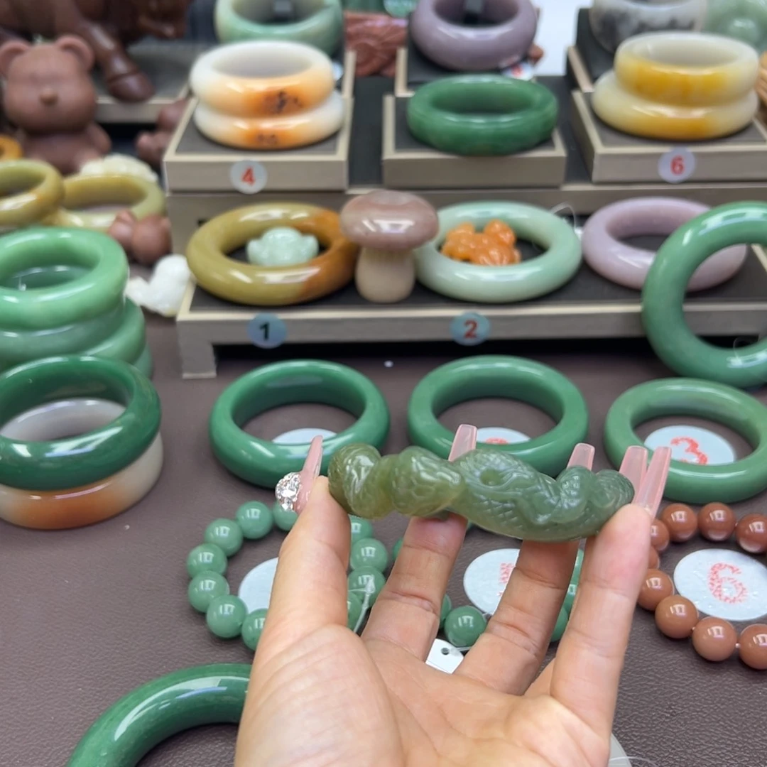 石英质玉手镯未镶嵌晞