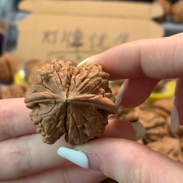 鸿***文玩核桃把件异形单只