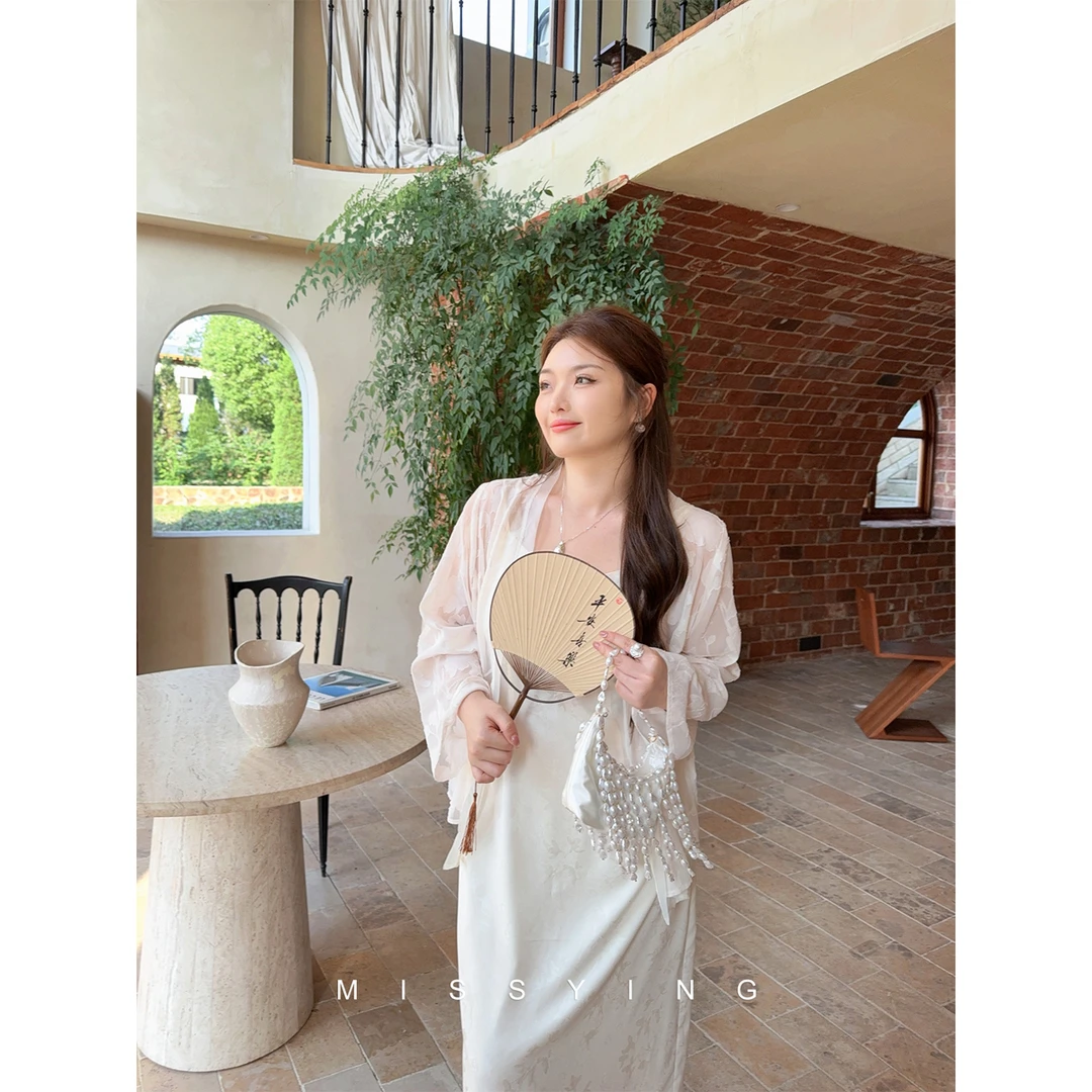 应小姐【梨花雪】微胖大码新中式夏日显瘦设计蕾丝开衫+吊带裙套装