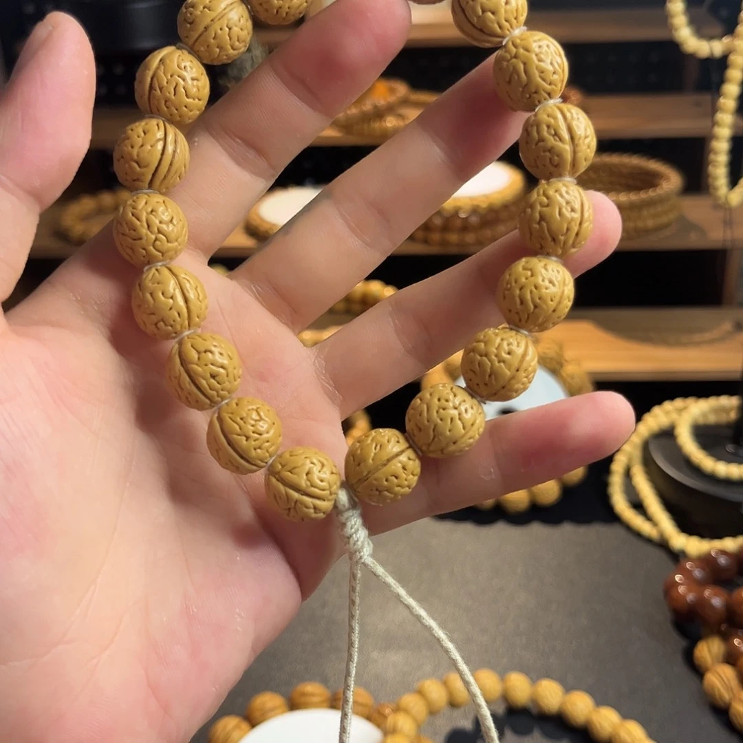 隋***桃核吊坠密纹小钢豆