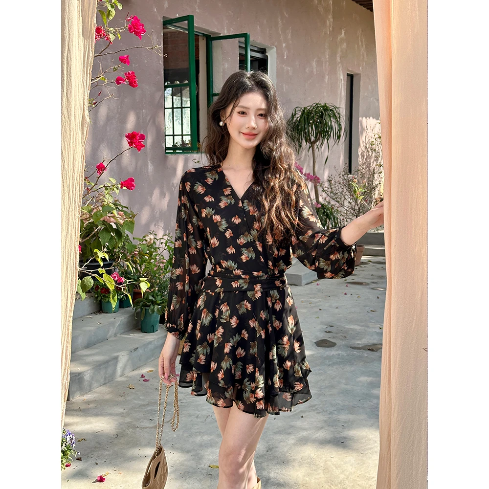 JIAKUN茶歇法式夏日绝美碎花裙女新款度假风多巴胺收腰显瘦连衣裙