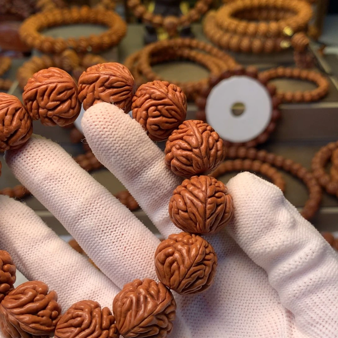 如***醒桃核手串秦岭龙纹