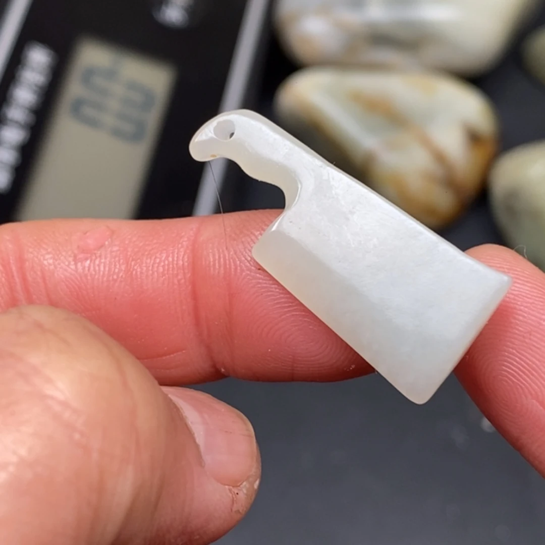 透闪石质玉挂件未镶嵌