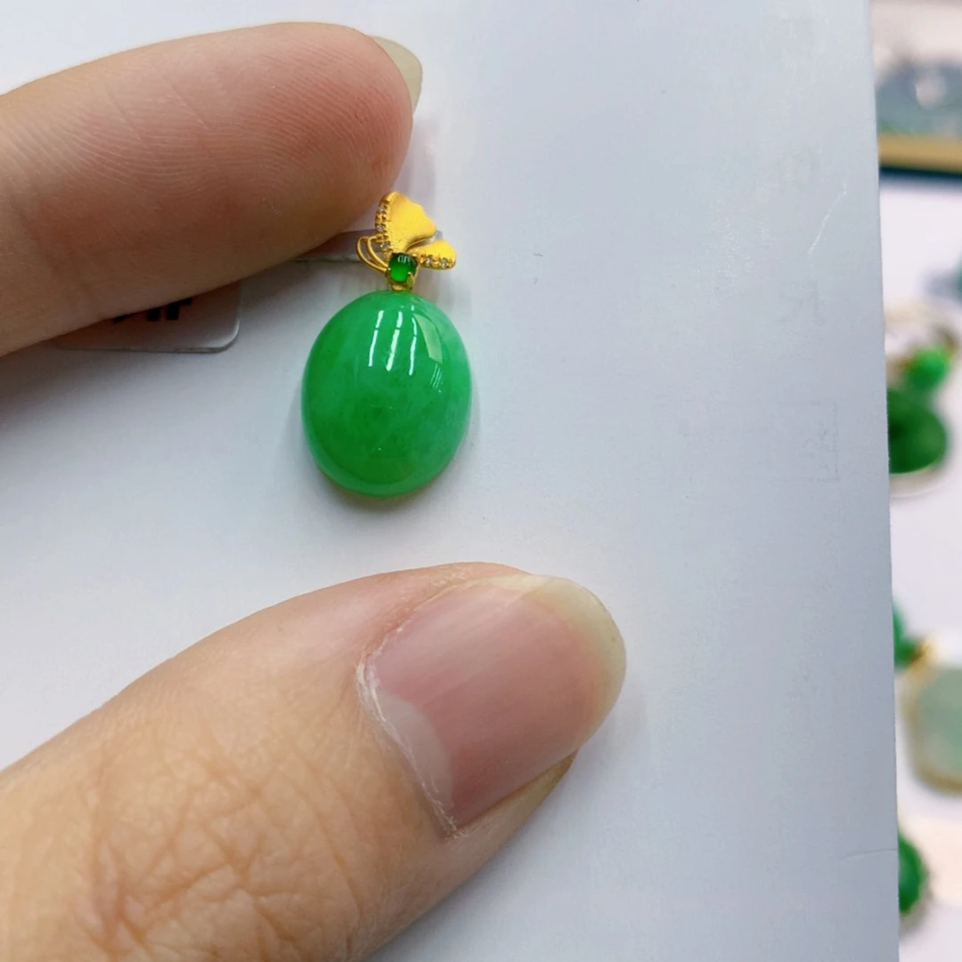 翡翠18K金镶嵌颈饰翡翠