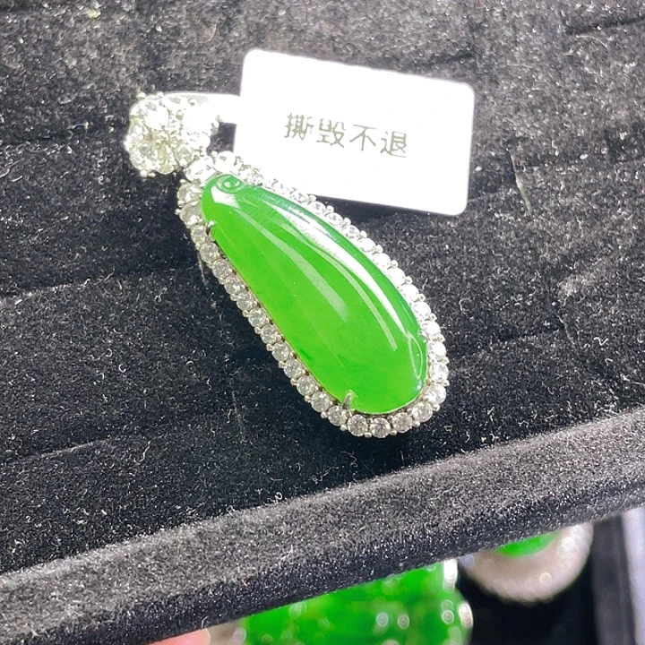翡翠未镶嵌颈饰08
