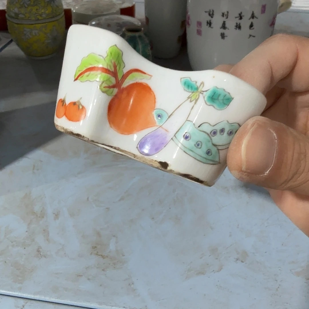 陶其他摆件等物品进行处理并提供