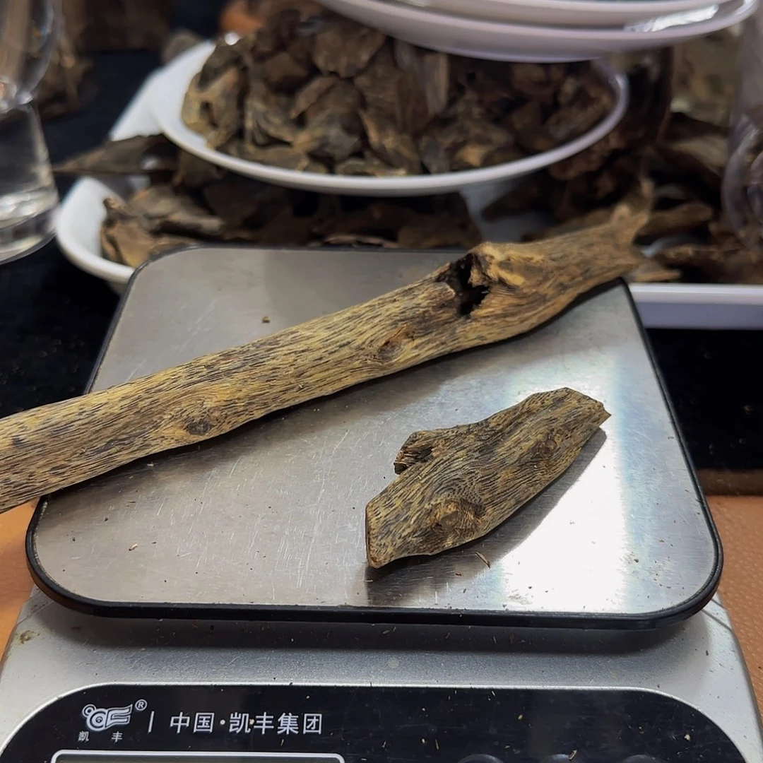 沉香沉香碎屑精品小虫漏35.6克