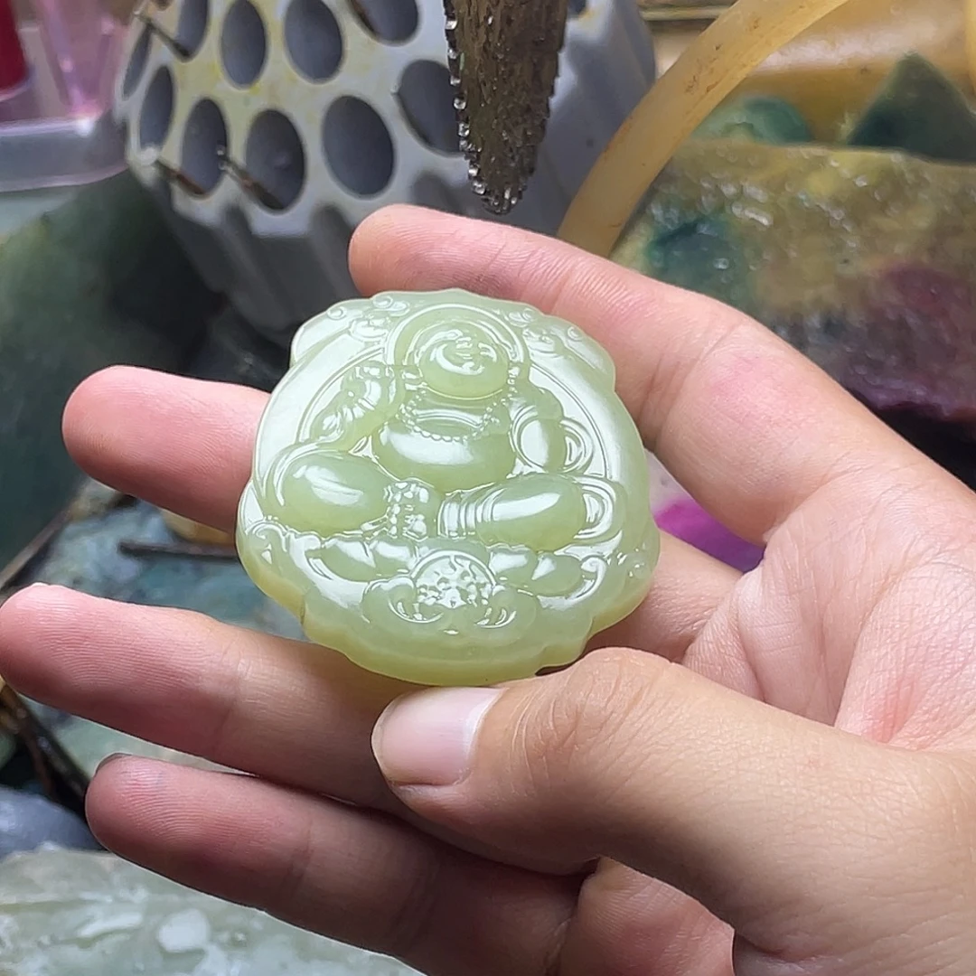 十***岁和田玉未镶嵌颈饰