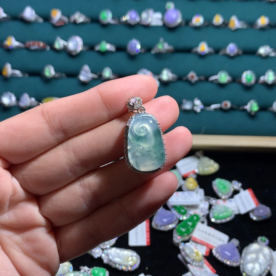 翡翠颈饰银S925镶嵌天然翡翠