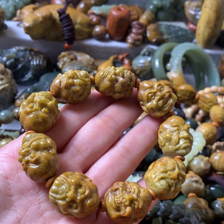 未镶嵌岫岩河磨玉（透闪石质玉）把件