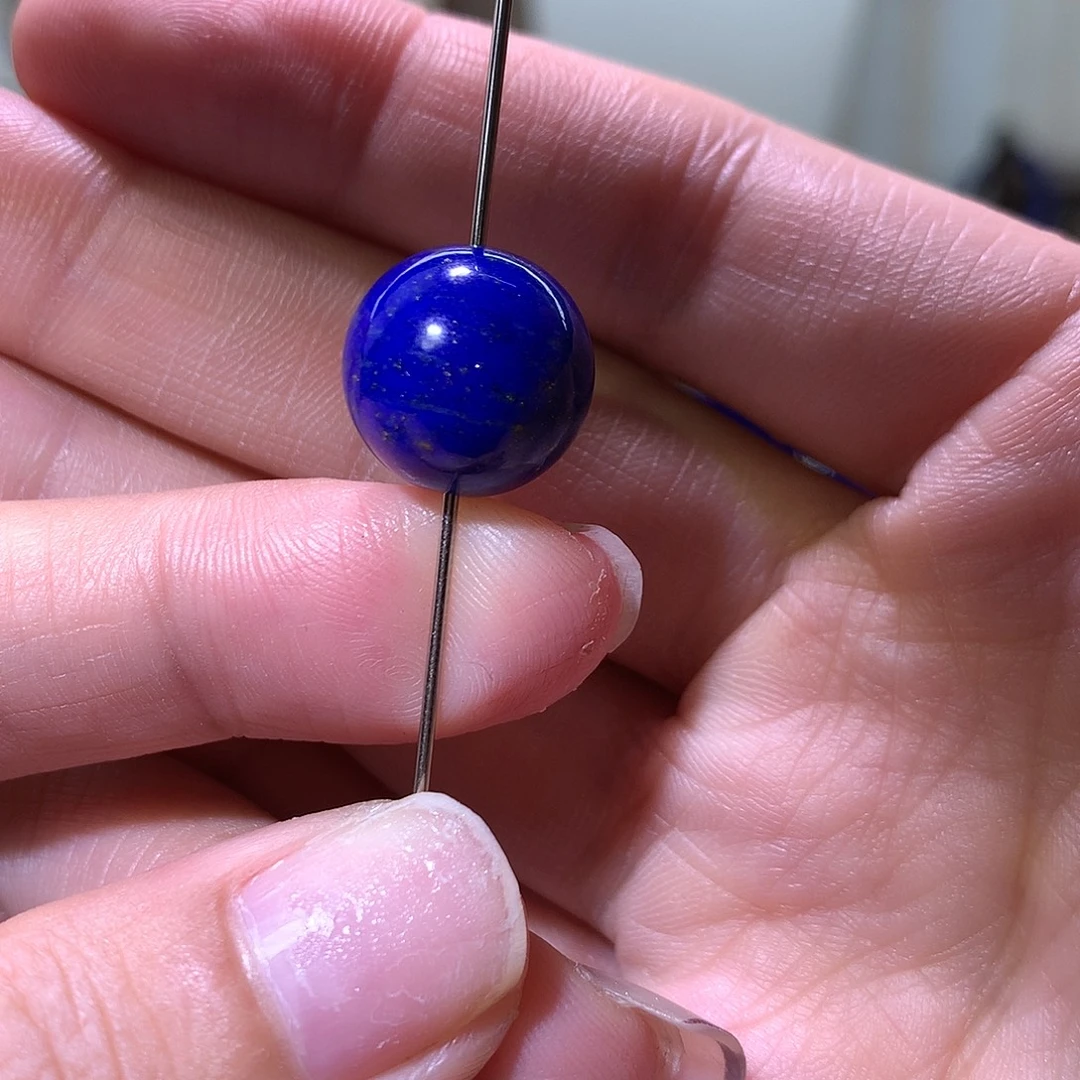 青金石未镶嵌天然原矿中高品单圆珠13.8 m