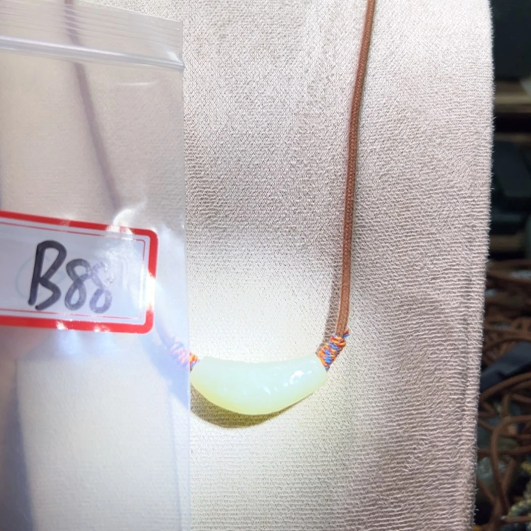 和田玉（糖玉）未镶嵌颈饰