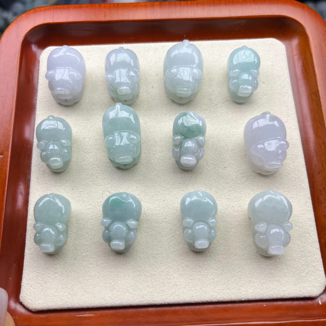 天然翡翠A货小猪猪吊坠多样性发货拍一发一小微裂微瑕