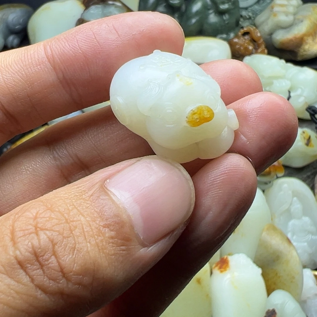 释***乐和田玉未镶嵌挂件