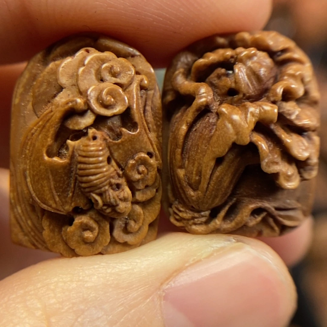 火*子潍坊核雕桃核雕刻白菜蝙蝠