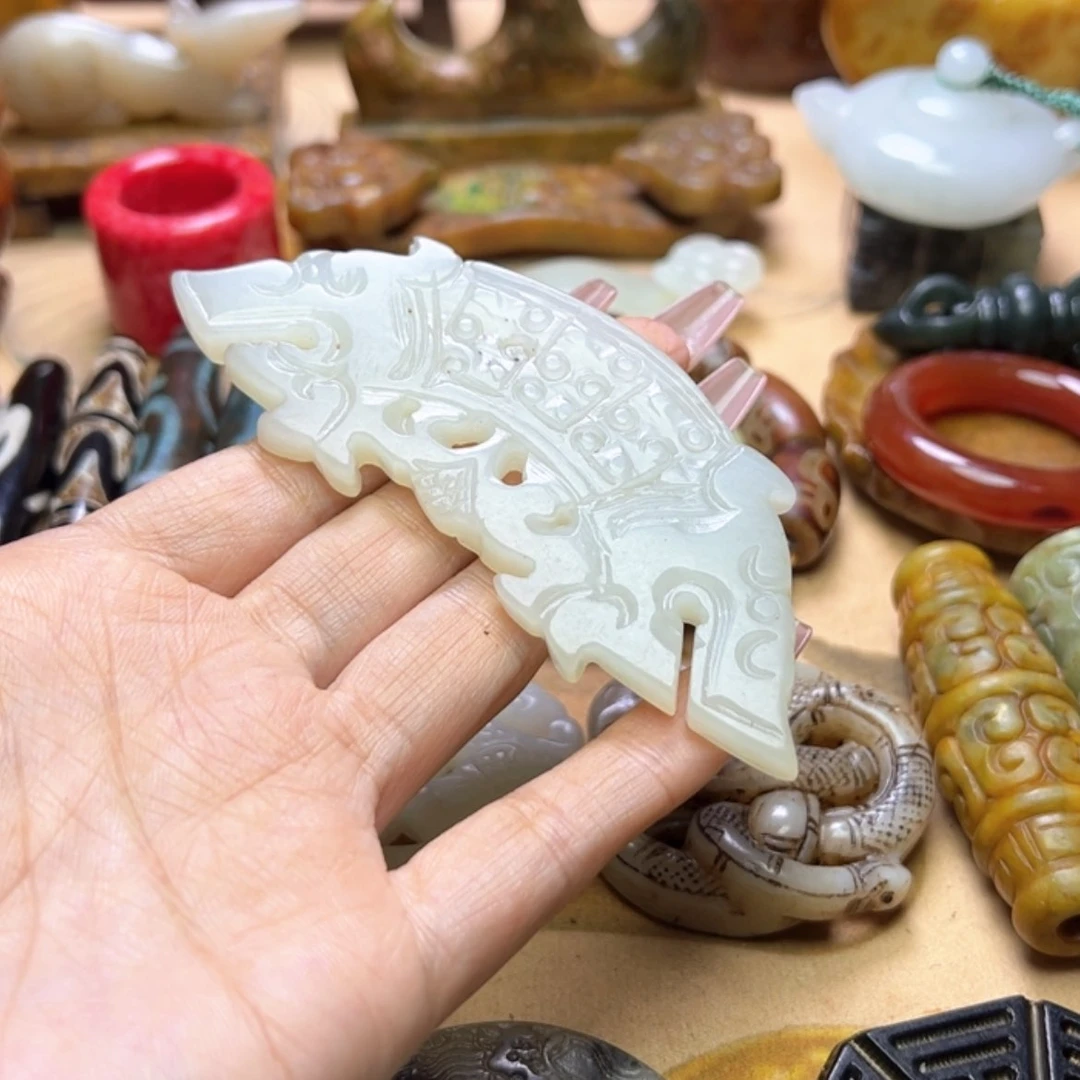 【闪购商品】蛇纹石玉颈饰未镶嵌